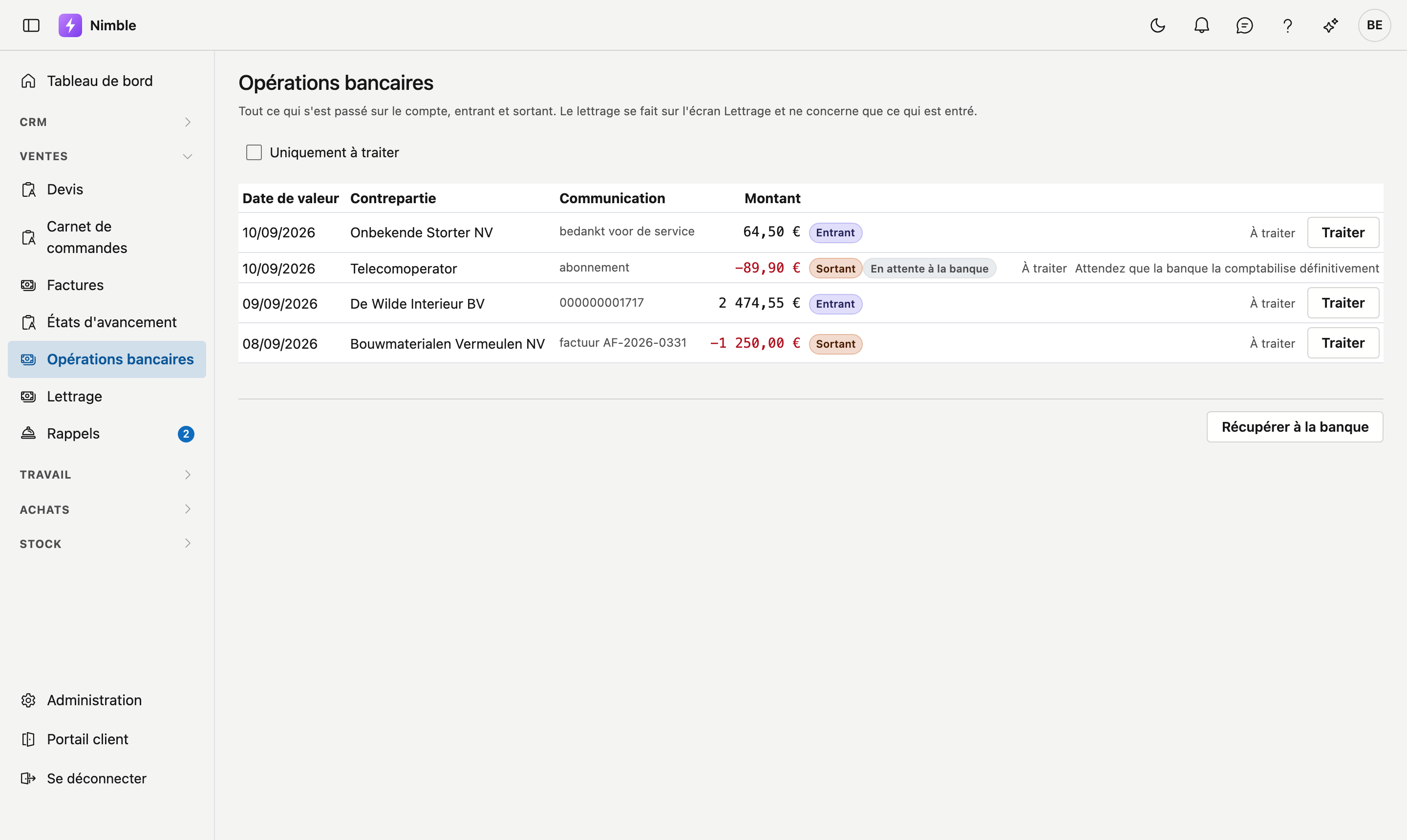 La liste Opérations bancaires avec les colonnes Date de valeur, Contrepartie, Communication et Montant ; on y voit un paiement entrant, deux sortants et une domiciliation en attente.