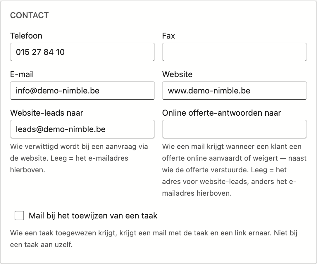 De kaart Contact met het veld Website-leads naar en de uitleg eronder.