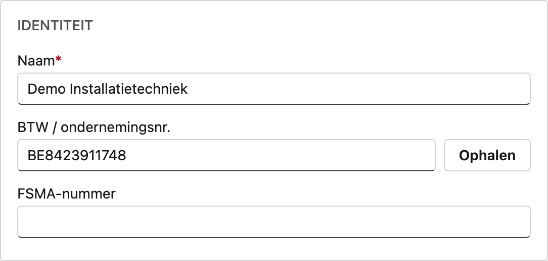 De kaart Identiteit met de naam, het btw-nummer en de knop Ophalen.
