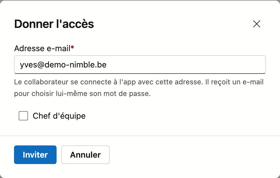 La fenêtre Donner l'accès avec le champ Adresse e-mail, l'explication que le collaborateur reçoit un e-mail pour choisir lui-même son mot de passe, la case Chef d'équipe et les boutons Inviter et Annuler.