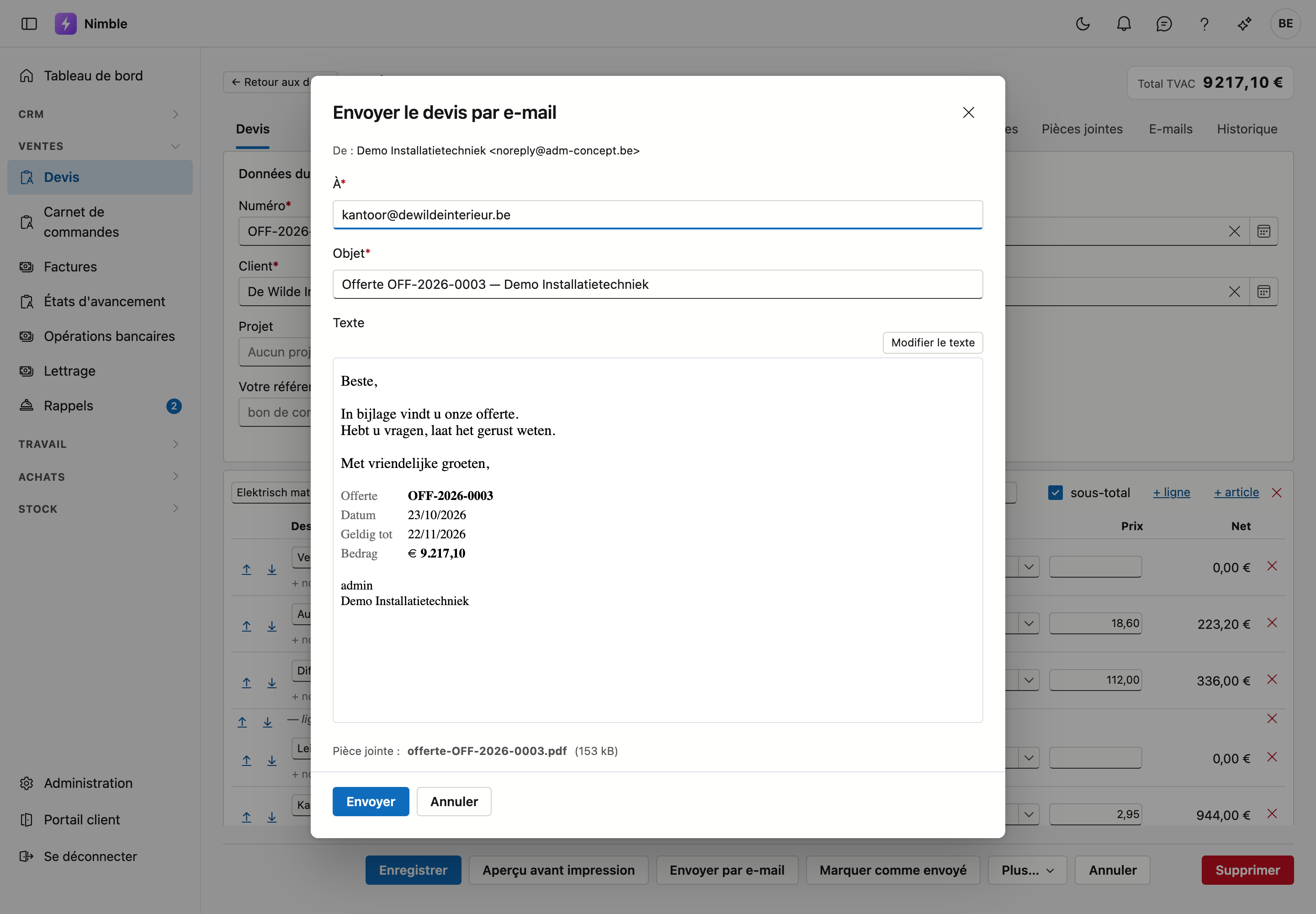 La fenêtre Envoyer le devis par e-mail : en haut De, en dessous les champs À et Objet, puis le texte du mail avec le bouton Modifier le texte — en néerlandais, car ce client est néerlandophone — et en bas la pièce jointe et les boutons Envoyer et Annuler.